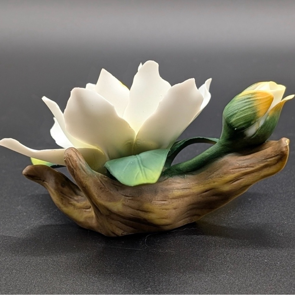 Andrea by Sadek Figurine White Magnolia Flower, Bud and Branch NIB! 15704 - Picture 5 of 10